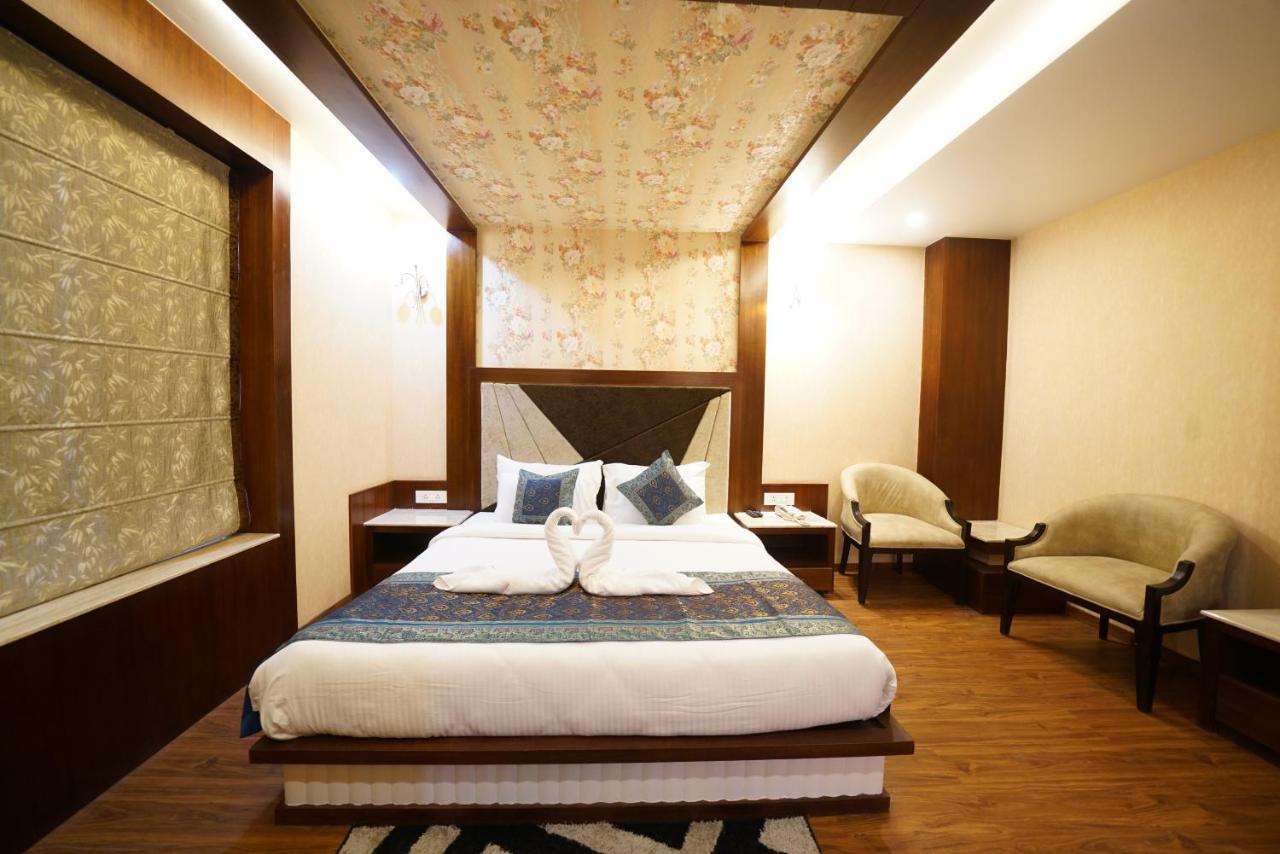 Square Inn Hotel,Váránaszi Kültér fotó