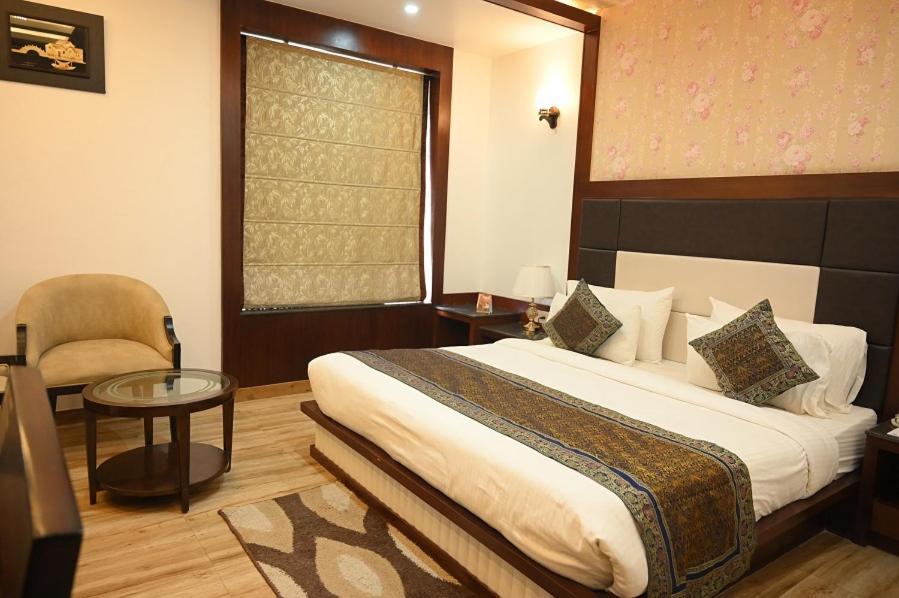 Square Inn Hotel,Váránaszi Kültér fotó