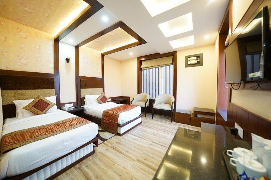 Square Inn Hotel,Váránaszi Kültér fotó