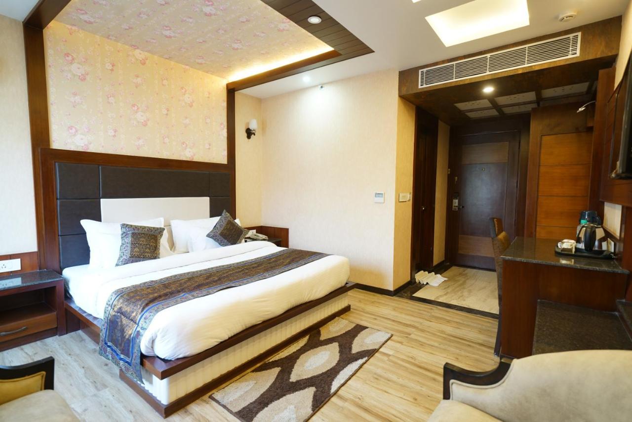 Square Inn Hotel,Váránaszi Kültér fotó