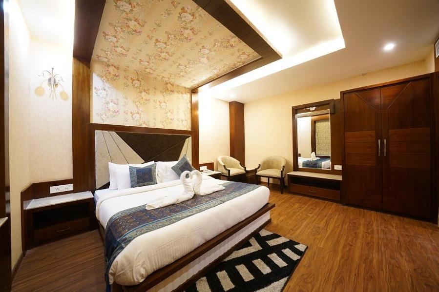 Square Inn Hotel,Váránaszi Kültér fotó