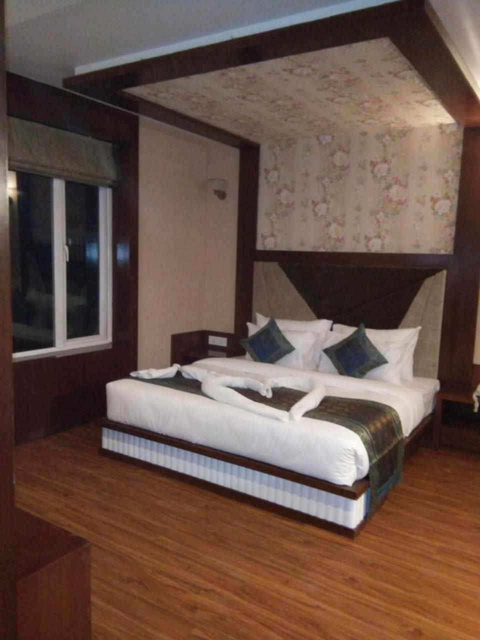 Square Inn Hotel,Váránaszi Kültér fotó