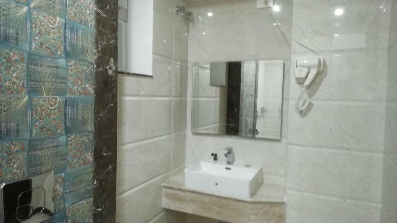 Square Inn Hotel,Váránaszi Kültér fotó