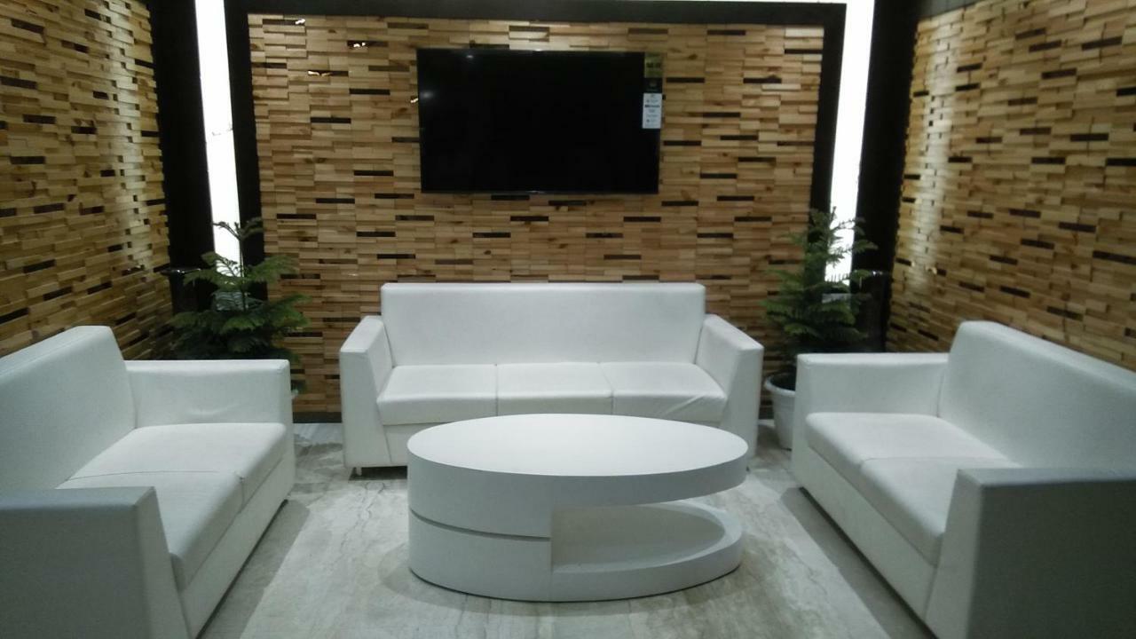 Square Inn Hotel,Váránaszi Kültér fotó