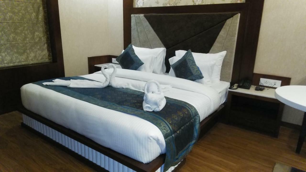 Square Inn Hotel,Váránaszi Kültér fotó