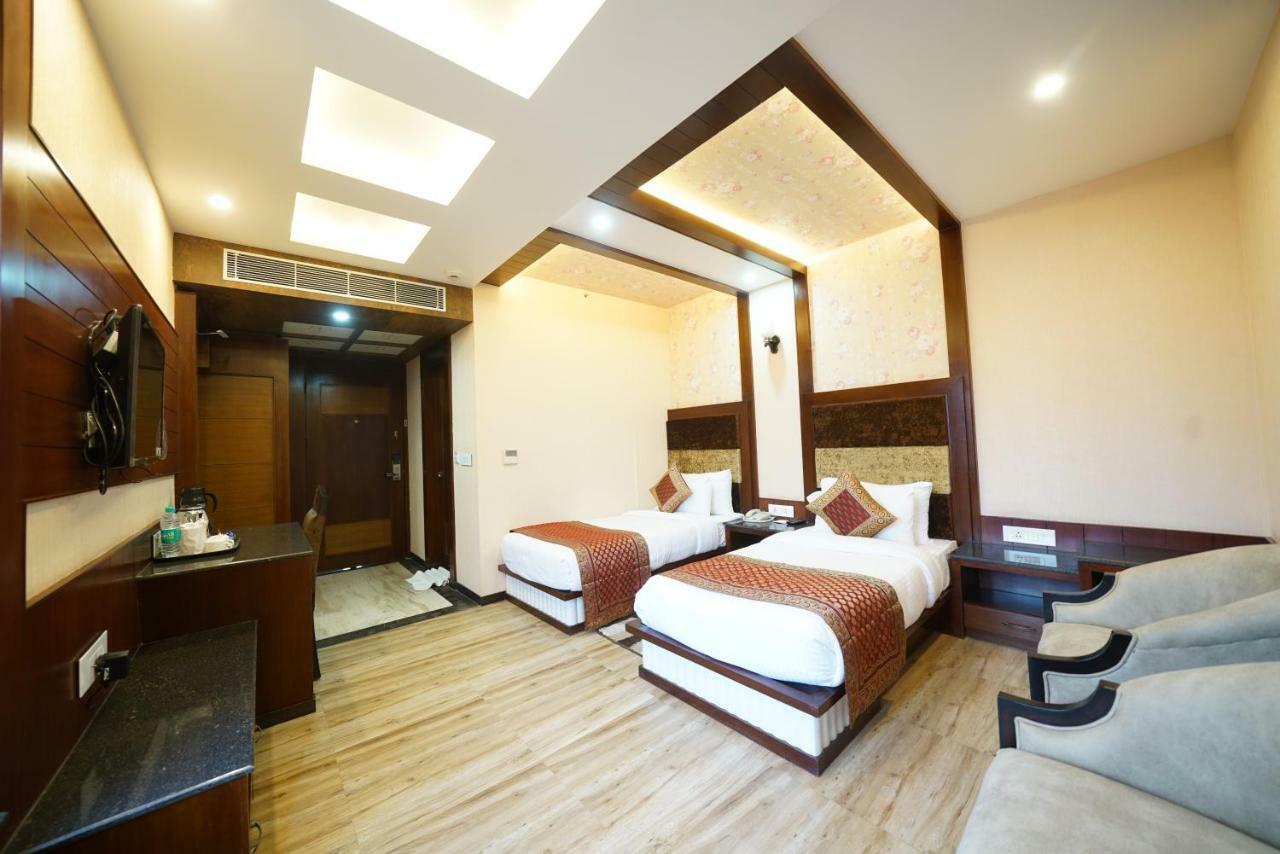 Square Inn Hotel,Váránaszi Kültér fotó