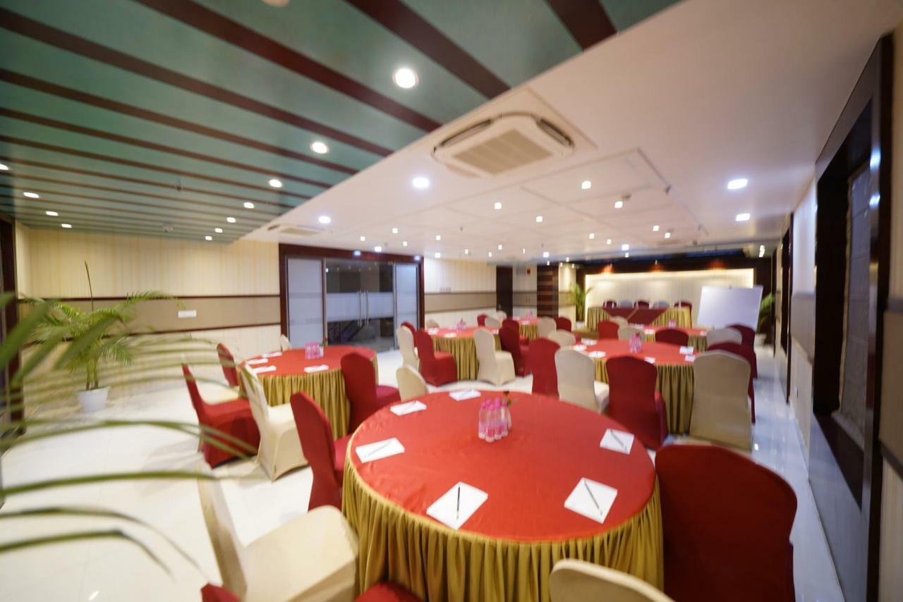 Square Inn Hotel,Váránaszi Kültér fotó