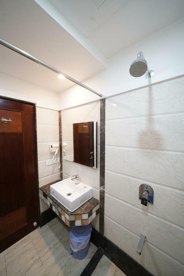 Square Inn Hotel,Váránaszi Kültér fotó