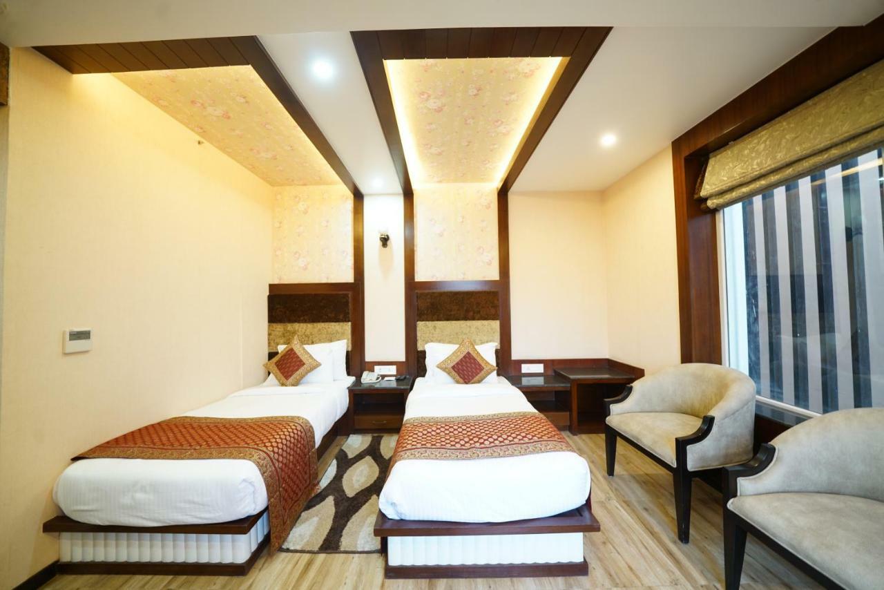 Square Inn Hotel,Váránaszi Kültér fotó